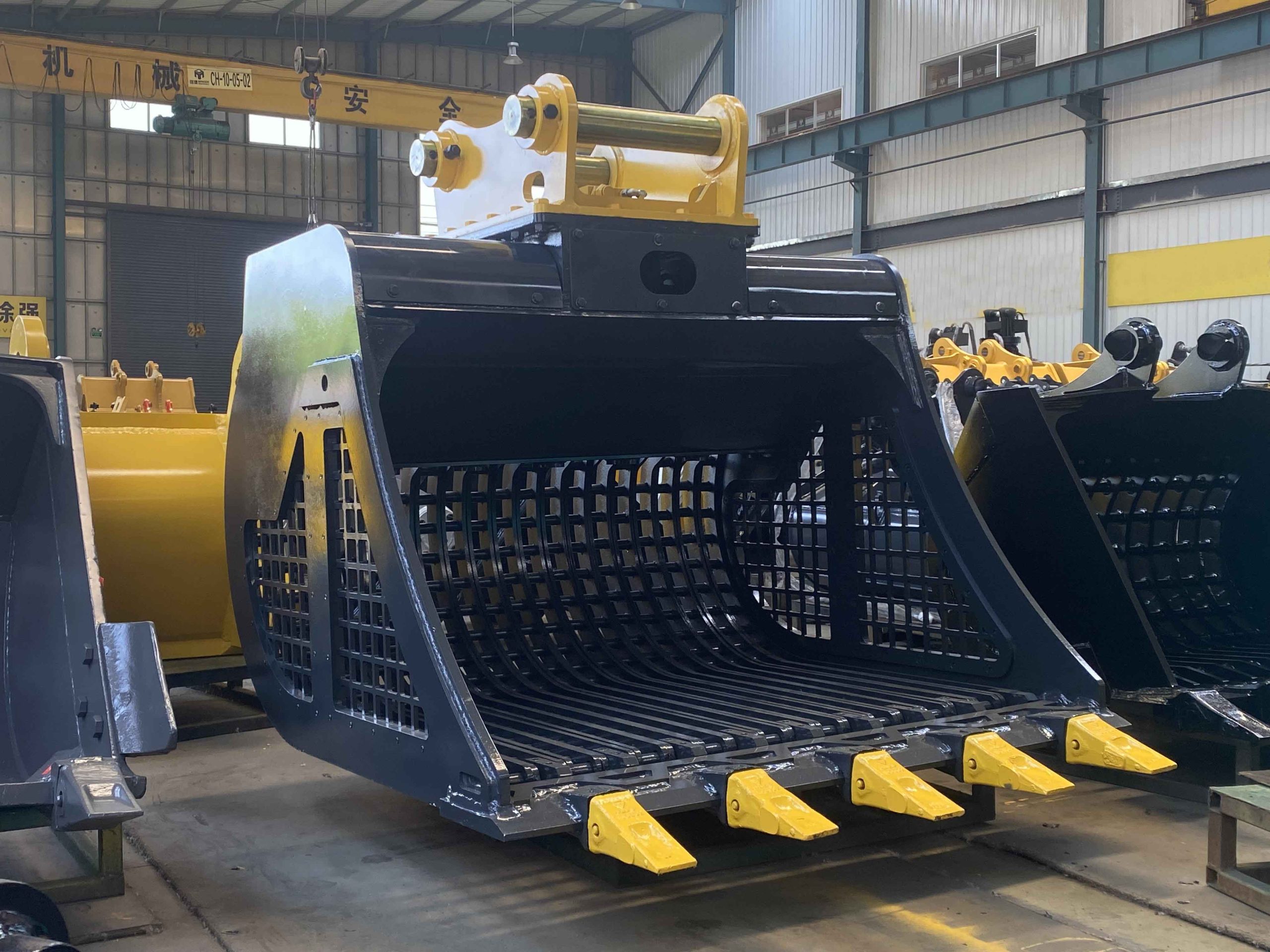 Vibrating Screening Bucket - Image 2